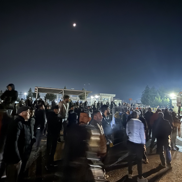 Diyarbakır'da tahliye olan tutuklular davul zurnayla karşılandı