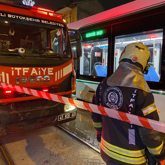 Yaşlı kadın yolun karşısına geçmek isterken tramvayın altında kaldı