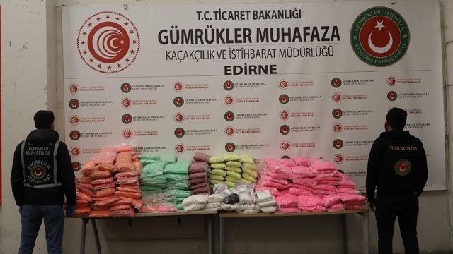 Kapıkule'de otomobilde 22 kilo esrar ele geçirildi (2)