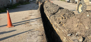 Boru döşemesi yapılan kanalda toprak kayması; 3 yaralı