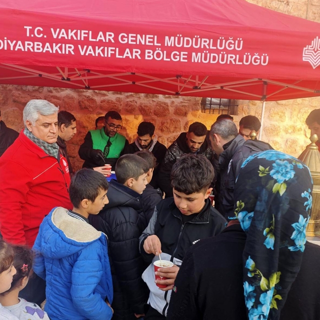Diyarbakır Vakıflar Bölge Müdürlüğünden kandil dolayısıyla salep ikramı