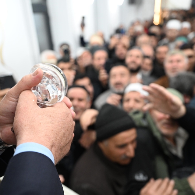 Regaip Kandilinde Sakal-ı Şerif ziyarete açıldı