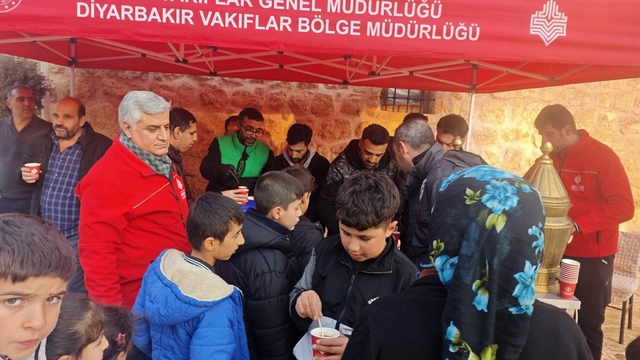 Diyarbakır Vakıflar Bölge Müdürlüğünden kandil dolayısıyla salep ikramı