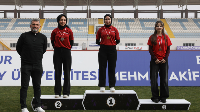 Burdur'da Mehmet Akif Ersoy'u Anma Haftası kapsamında düzenlenen spor turnuvaları tamamlandı