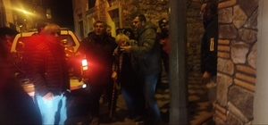 Mobilya mağazasındaki yangında bina sakinleri dumandan etkilendi