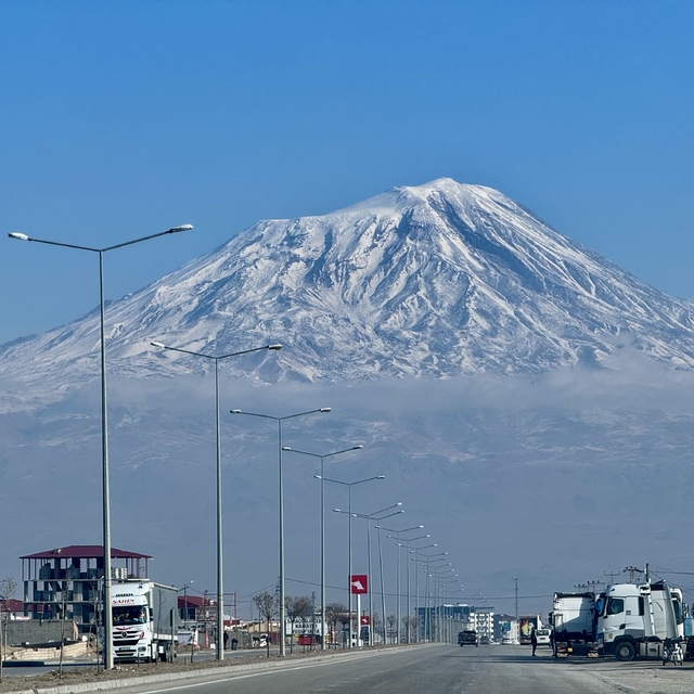 Ağrı Dağı ihtişamıyla göz kamaştırıyor