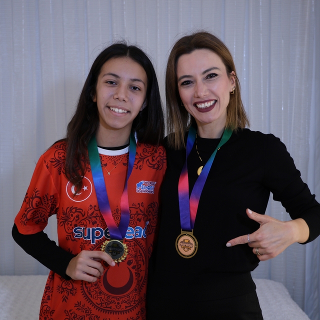 'Dünya Hafıza Şampiyonası'na Adanalı anne ile kızı damga vurdu
Adanalı öğre...