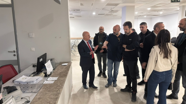 Rektör Sözbir, hastaneyi inceledi hastalarla sohbet etti