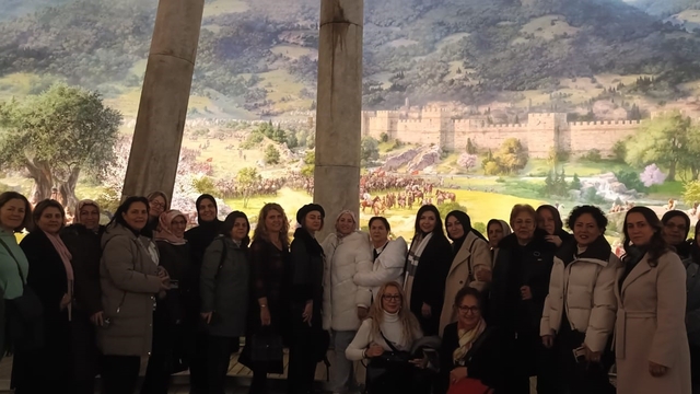 Osmangazili kadınlar kültür turlarıyla moral depoluyor
'Mahallem Geziyor' Projesine kadınlardan yoğun ilgi