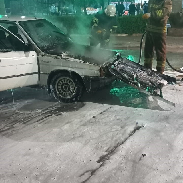 Seyir halindeki otomobil alevlere teslim oldu