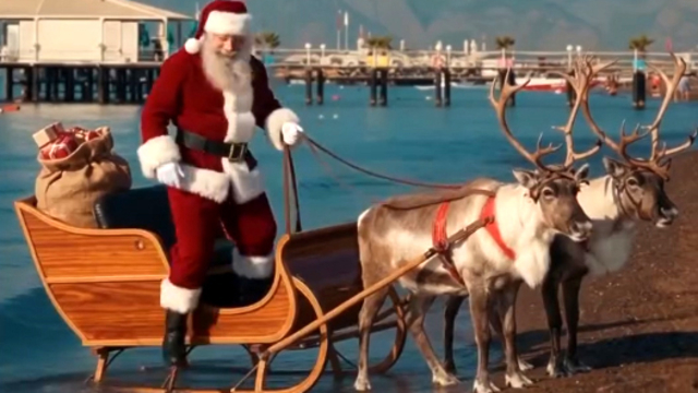 Antalya'da Noel Baba'nın yapay zeka görselleri ve figürlerine ilgi