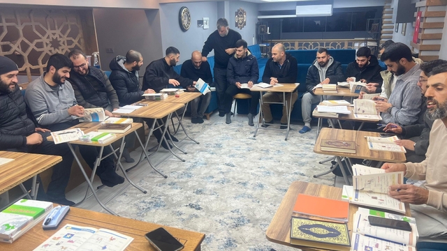 Salihli'de gençlerin Arapça öğrenme merakı kursa dönüştü
