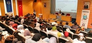 Bayburt'ta öğrenciler yapay zeka destekli dolandırıcılığa karşı bilgilendir...