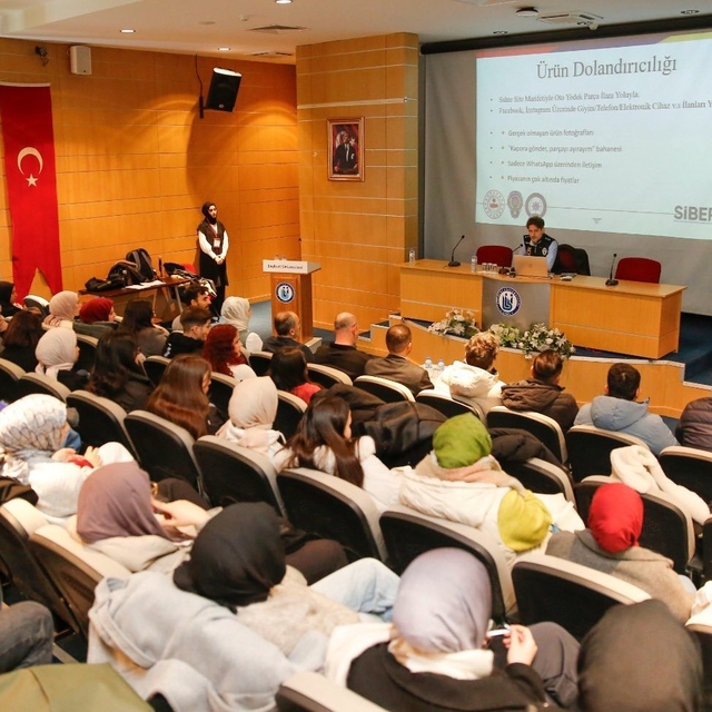 Bayburt'ta öğrenciler yapay zeka destekli dolandırıcılığa karşı bilgilendir...