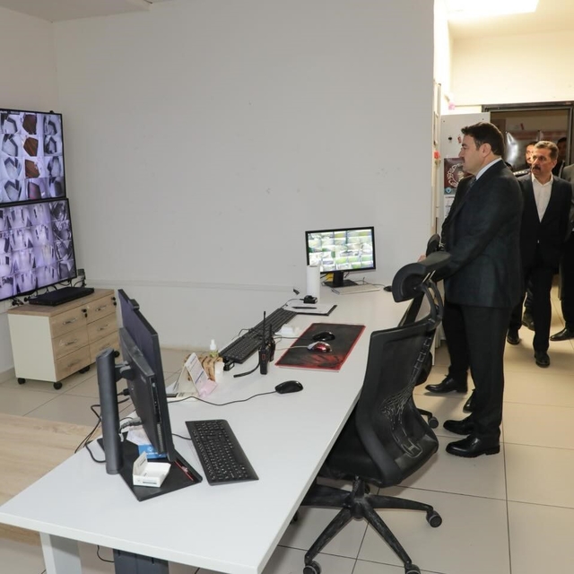 Vali Işın'dan İl Göç İdaresi Müdürlüğü Geri Gönderme Merkezi'nde denetim