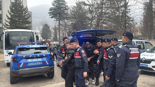 Tokat'ta 2 kişiyi öldürdüğü iddia edilen 2 zanlı adliyede