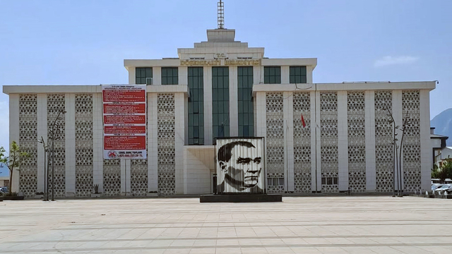 Döşemealtı Belediyesi'ne 'yolsuzluk' operasyonu; 10 gözaltı