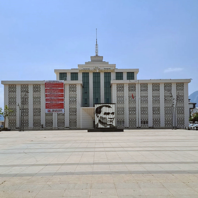 Döşemealtı Belediyesi'ne 'yolsuzluk' operasyonu; 10 gözaltı