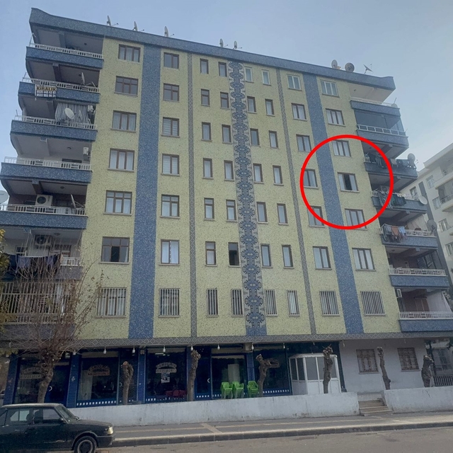 Diyarbakır'da bebeğini 4'üncü kattan atan anne, tedavisi için Elazığ'a sevk...
