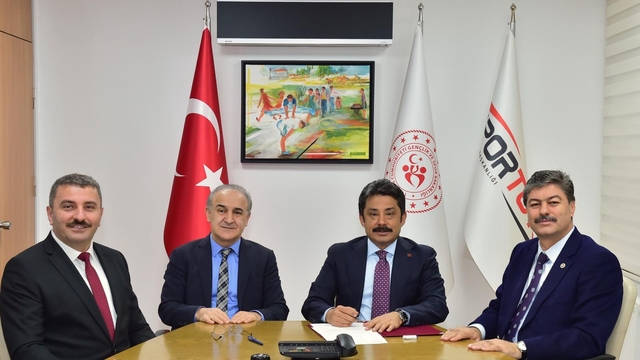 Kırşehir'e yeni stadyumun yapımı için sözleşme imzalandı