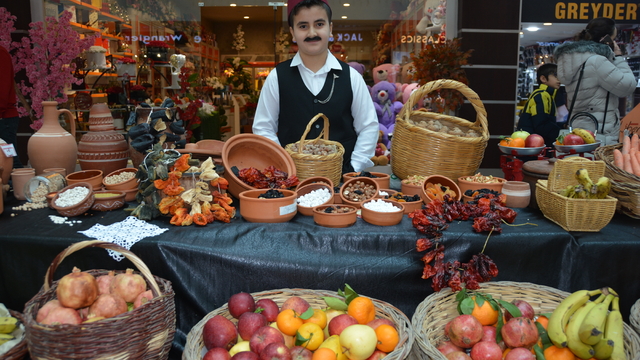 Tatvan'da "yerli malı" sergisi açıldı