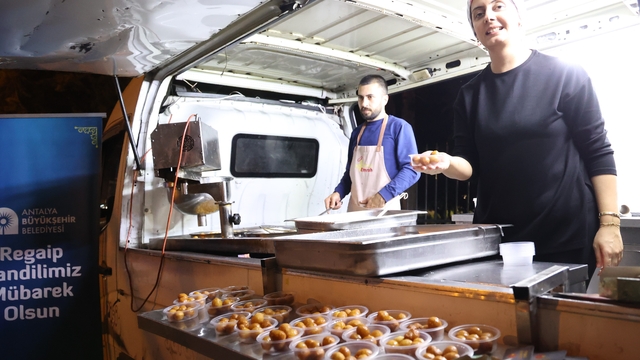 Büyükşehir'den Regaip Kandili'nde lokma ve kandil simidi ikramı