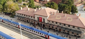 Depremlere direnen yapı: Erzincan Tren Garı