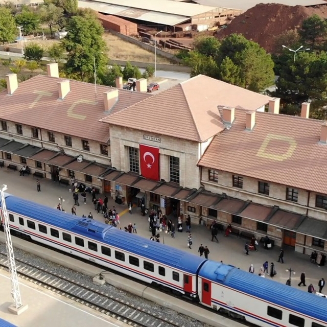 Depremlere direnen yapı: Erzincan Tren Garı