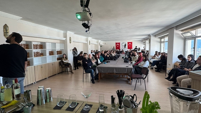 MSKÜ'de turizm sektöründe içecek hazırlanması alanında uygulamalı eğitim