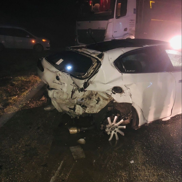 Bilecik'te yağış kazayı beraberinde getirdi
Otomobil ile tır çarpıştı, 2 ya...