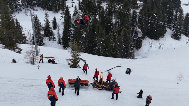 Ordu'daki kayak merkezinde gerçeğini aratmayan kurtarma tatbikatı