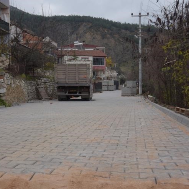 Kayıboyu Mahallesinde cadde ve sokaklar yenileniyor