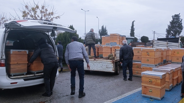 Babaeski'de üreticilere arı kovanı dağıtıldı