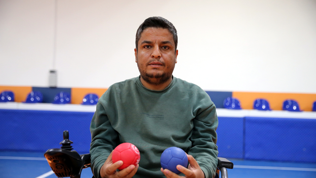 Şanlıurfalı kas erimesi hastası, boccia sayesinde hayata tutundu