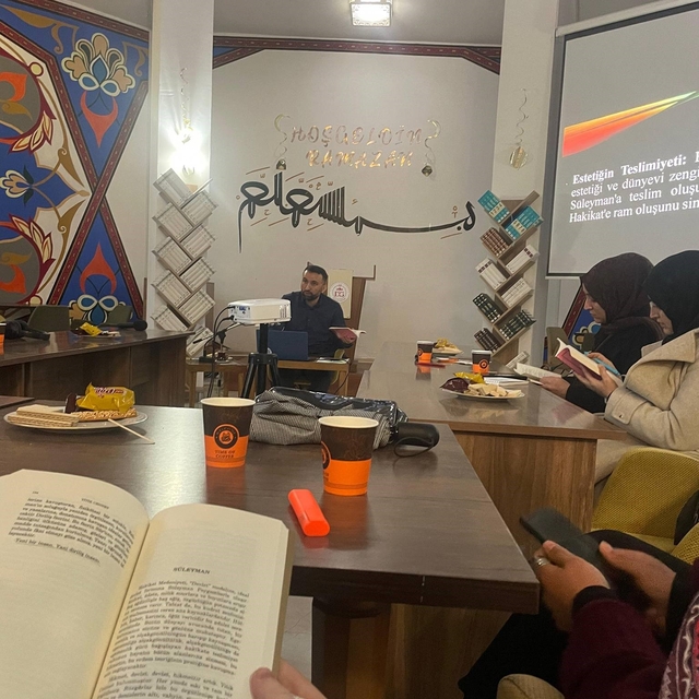 Müslüman Kimliği İnşa Etme Üzerine kitap tahlili gerçekleştirildi