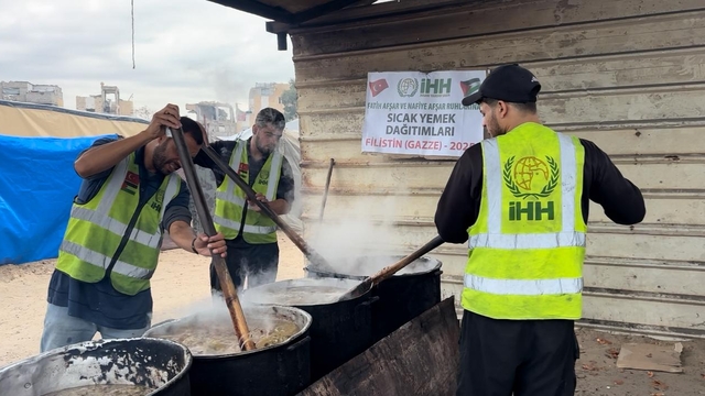İHH Nevşehir İnsani Yardım Derneği, Gazze'de sıcak yemek dağıttı