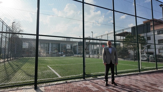 Pamukkale Belediyesi mahalle gençlerinin kullandığı halı sahayı ücretli yaptı