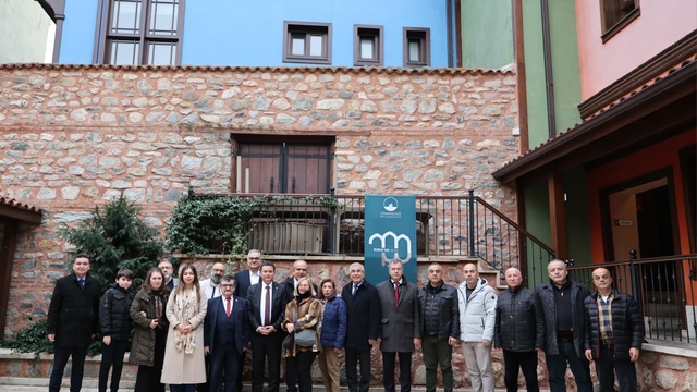 Osmangazi'de ortak akıl ve yerinde çözüm
Başkan Aydın vatandaşların yanında
Başkan Aydın: "Sorunları hızlı bir şekilde çözüme kavuşturuyoruz"