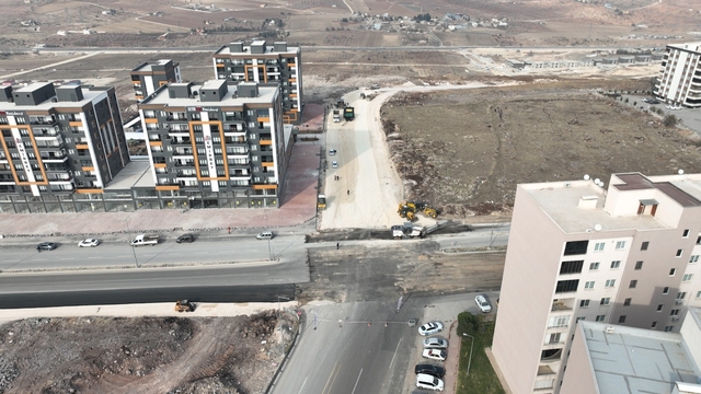 Büyükşehir'den trafiği rahatlatan yol çalışması