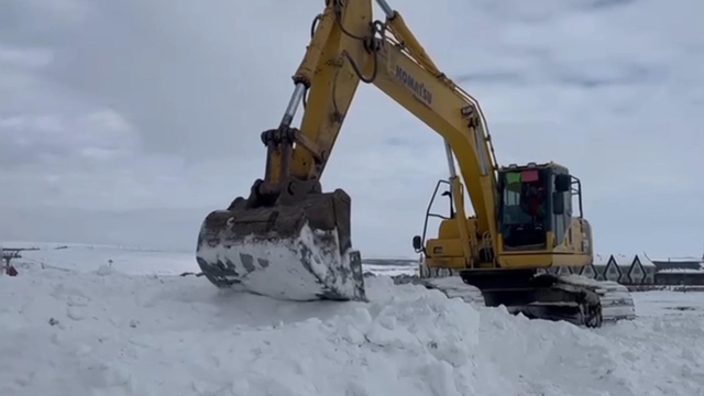 Sarıkamış'ta şehit askerler anısına yapılacak heykeller için kar toplanıyor