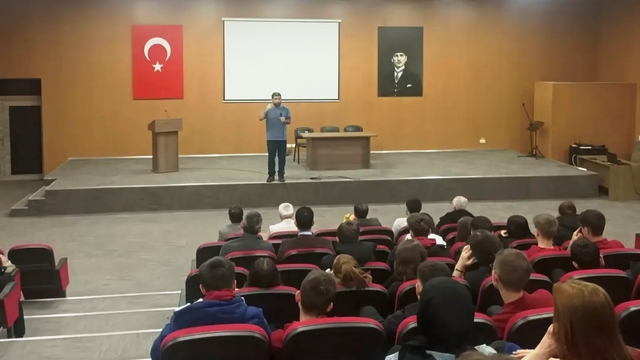 Hisarcık'ta söyleşi ve kitap tahlili programı düzenlendi