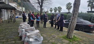 Ayancık'ta kadın üreticilere makine desteği