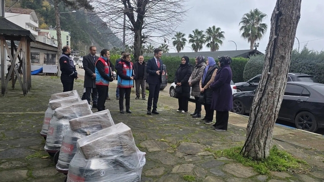 Ayancık'ta kadın üreticilere makine desteği