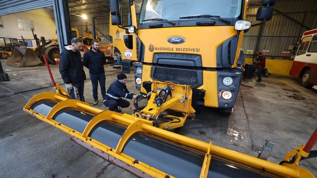 Başiskele'de karla mücadele ekipleri yağışa hazırlandı