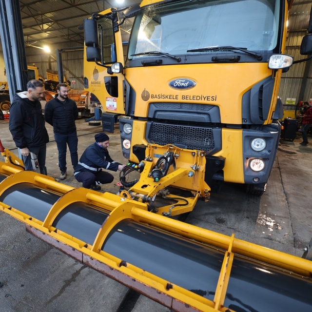 Başiskele'de karla mücadele ekipleri yağışa hazırlandı