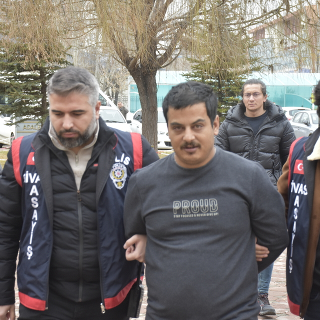 Ağabeyini bıçaklayarak öldüren şüpheli tutuklandı (2)