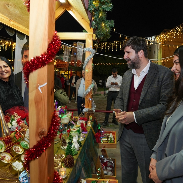 Tarsus'ta yılbaşı pazarları kapılarını açtı