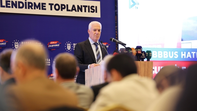 "Sadece günü değil, geleceği planlıyoruz"
Bursa Büyükşehir Belediye Başkanı Mustafa Bozbey:
"20 yılda çözemedikleri birçok sorunu, bizler 20 ayda çözdük"
"Bursaray hattı, Görükle-Balkan hattıyla birlikte 50 kilometreye çıkacak"
"Raylı sistemde şuan bir sıkıntı olduğunda hattın tamamının durması demektir. Onun için biz hattı bir noktada bölüp merkez aktarma istasyonunu gündemimize aldık"
"Bir yılda toplu ulaşımda 287 milyon yolcu taşındı. Yaklaşık 140 milyonun bedelini de büyükşehir belediyesi finanse etti"
"Hava kirliliğinin yüksek olduğu yerde arkadaşlarımız maske dağıtacak"