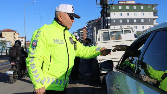 Ordu'da polis ekiplerinden trafik denetimleri