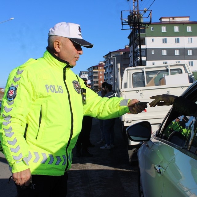 Ordu'da polis ekiplerinden trafik denetimleri
